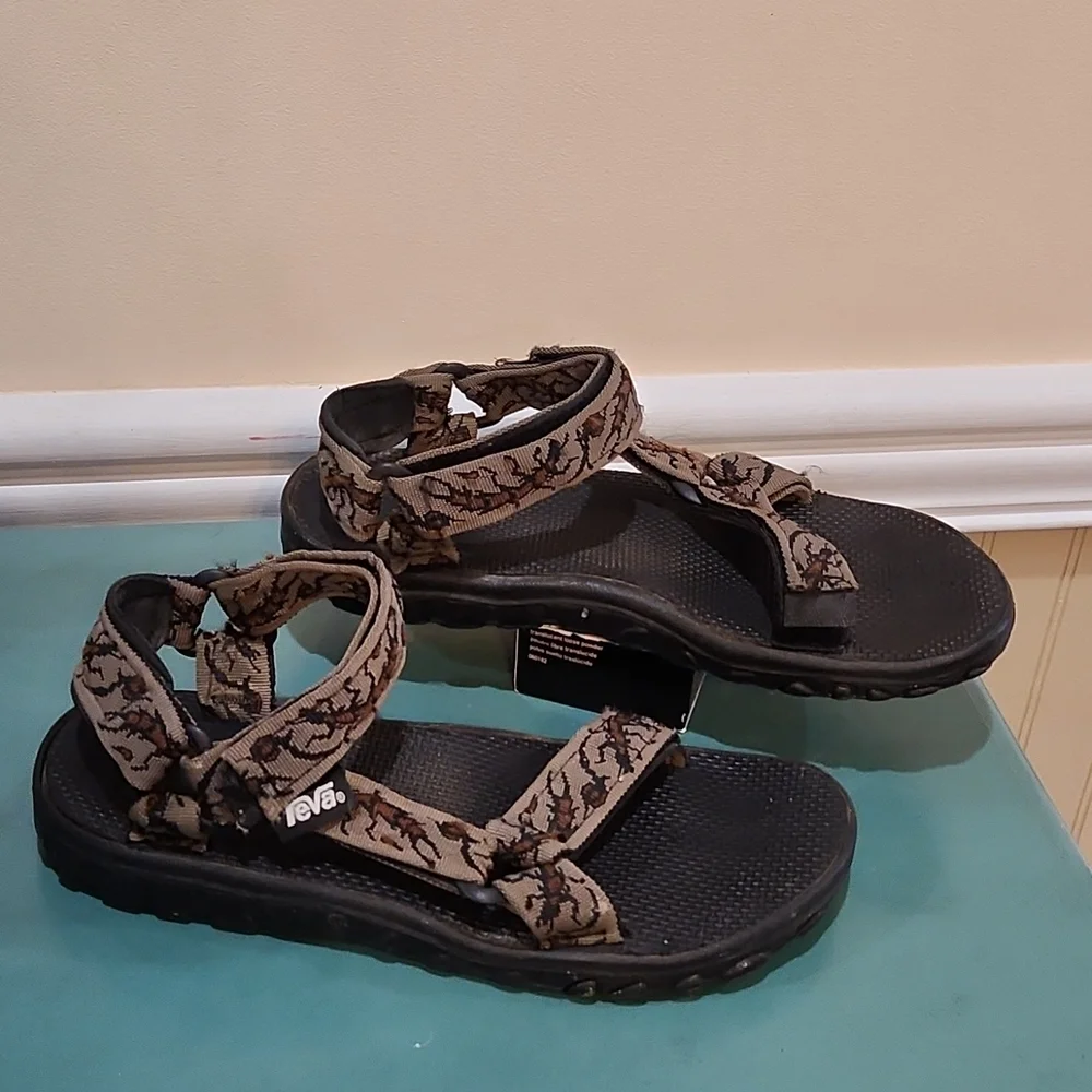 Teva sandals women's size 10 men's size 8